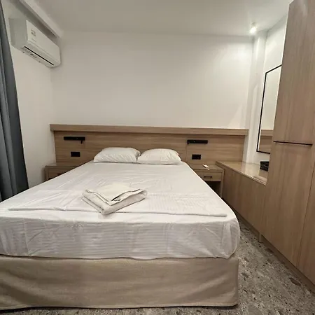 Stratis Lägenhetshotell 4*